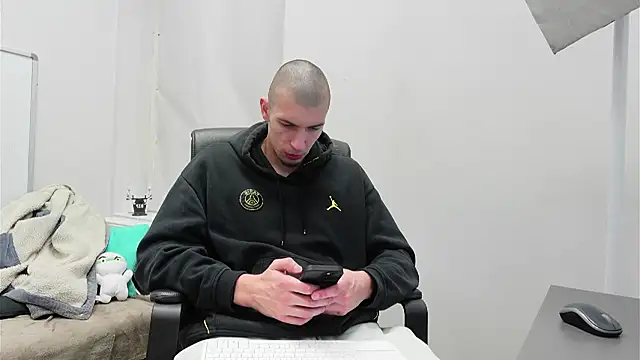 Snapshot of Ryan_Dozer chatting on November 1, 6:59 am Ryan Dozer online show from November 1, 6:59 am