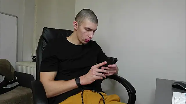 Snapshot of Ryan_Dozer chatting on November 6, 8:26 am Ryan Dozer online show from November 6, 8:26 am