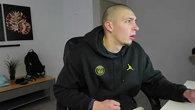 Snapshot of Ryan_Dozer chatting on February 8, 7:23 am Ryan Dozer online show from February 8, 7:23 am