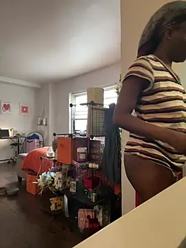 littyleesh1 online show from March 26, 2:00 pm