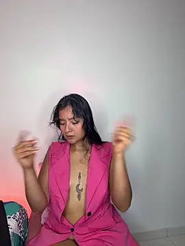 charlottekiss99 online show from April 13, 1:49 pm