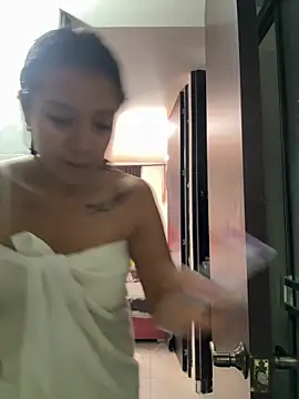 charlottekiss99 online show from April 27, 3:32 pm