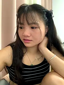 Snapshot of Emlyly-18 chatting on September 20, 2:45 am Emlyly-18 online show from September 20, 2:45 am