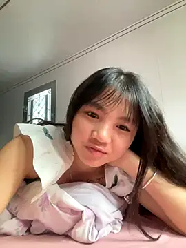 Snapshot of Emlyly-18 chatting on September 23, 2:14 am Emlyly-18 online show from September 23, 2:14 am