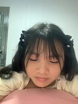 Snapshot of Emlyly-18 chatting on September 26, 2:10 pm Emlyly-18 online show from September 26, 2:10 pm