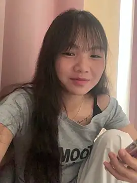 Snapshot of Emlyly-18 chatting on September 27, 6:18 am Emlyly-18 online show from September 27, 6:18 am