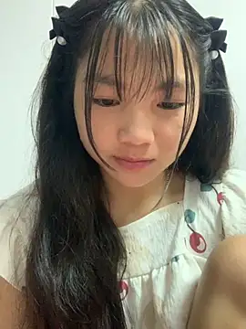 Snapshot of Emlyly-18 chatting on September 29, 12:49 am Emlyly-18 online show from September 29, 12:49 am