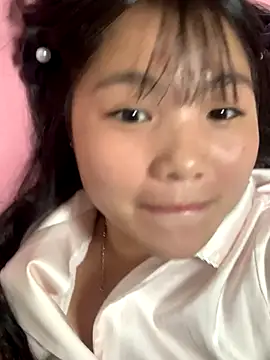 Snapshot of Emlyly-18 chatting on September 30, 5:29 pm Emlyly-18 online show from September 30, 5:29 pm