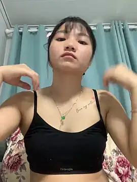 Snapshot of Emlyly-18 chatting on October 16, 2:34 am Emlyly-18 online show from October 16, 2:34 am