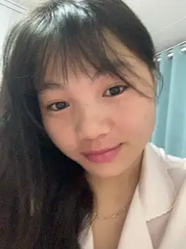 Snapshot of Emlyly-18 chatting on October 18, 8:31 pm Emlyly-18 online show from October 18, 8:31 pm