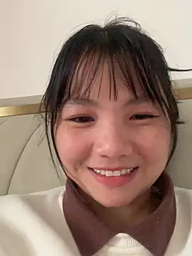 Snapshot of Emlyly-18 chatting on October 20, 7:20 am Emlyly-18 online show from October 20, 7:20 am