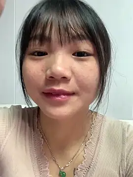 Snapshot of Emlyly-18 chatting on November 1, 2:46 am Emlyly-18 online show from November 1, 2:46 am