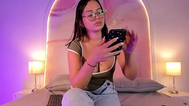 Snapshot of maria_gil chatting on May 19, 11:38 am maria gil online show from May 19, 11:38 am