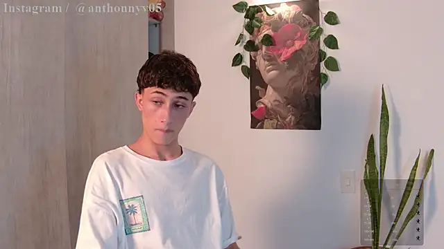 Snapshot of anthonny_05 chatting on September 23, 12:46 am anthonny 05 online show from September 23, 12:46 am