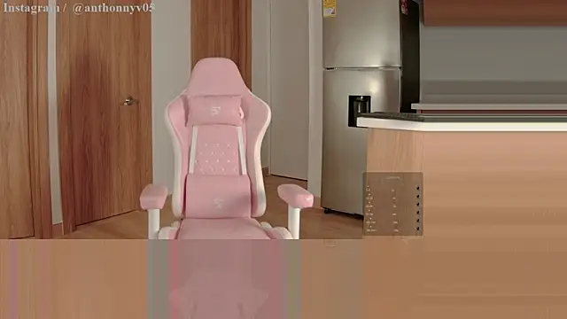 Snapshot of anthonny_05 chatting on January 17, 2:27 am anthonny 05 online show from January 17, 2:27 am