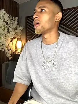 B Wild online show from October 10, 3:27 am