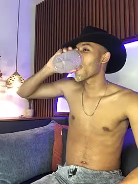 B Wild online show from November 4, 4:00 am