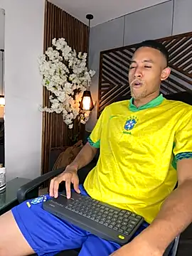 B Wild online show from November 22, 3:49 am