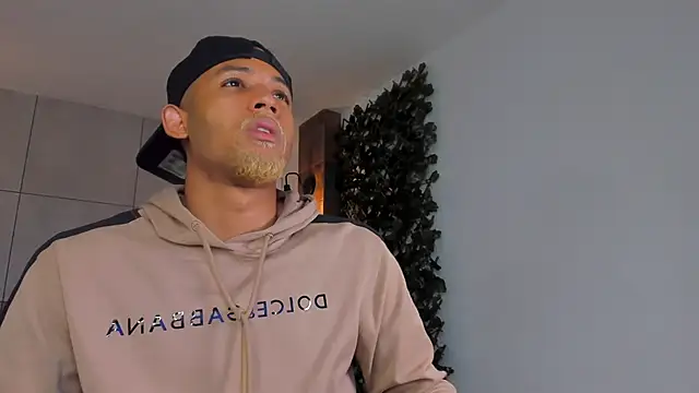 B Wild online show from March 12, 3:34 am