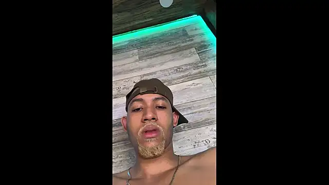 B Wild online show from May 10, 10:48 pm