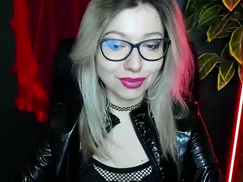 Snapshot of loveHeidi chatting on February 18, 5:36 am loveHeidi online show from February 18, 5:36 am