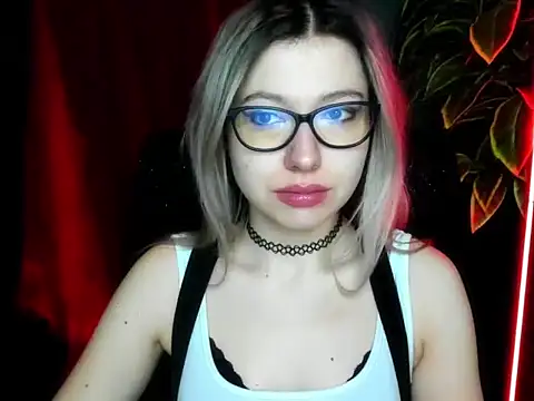 Snapshot of loveHeidi chatting on February 23, 5:16 am loveHeidi online show from February 23, 5:16 am