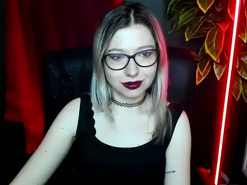 Snapshot of loveHeidi chatting on February 24, 9:51 am loveHeidi online show from February 24, 9:51 am