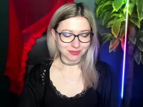 Snapshot of loveHeidi chatting on March 24, 5:34 am loveHeidi online show from March 24, 5:34 am