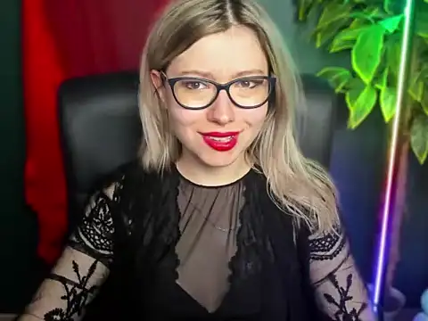 Snapshot of loveHeidi chatting on March 30, 8:15 am loveHeidi online show from March 30, 8:15 am