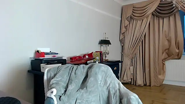 Snapshot of ashleyjaymes chatting on February 20, 5:46 pm ashleyjaymes online show from February 20, 5:46 pm