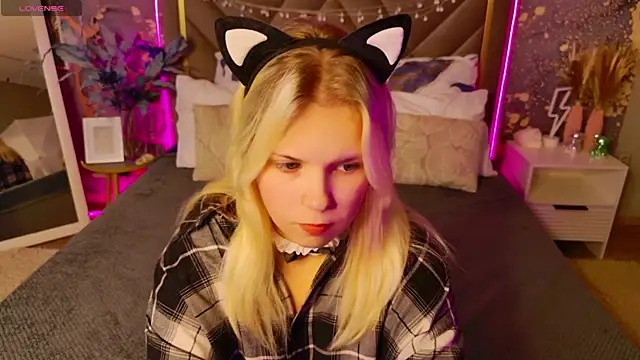 EmillyRogers online show from October 6, 4:54 am