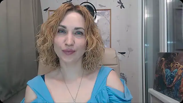 Snapshot of KatrinAlluring chatting on January 16, 5:33 am KatrinAlluring online show from January 16, 5:33 am