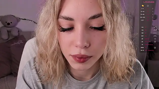 Leila Vanilla online show from March 13, 3:24 am