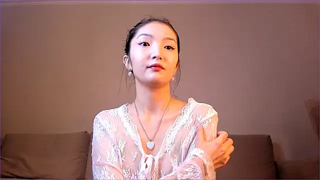 nooniemoon online show from October 1, 2:28 am