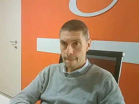 Snapshot of max79ve31 chatting on September 30, 11:15 am max79ve31 online show from September 30, 11:15 am