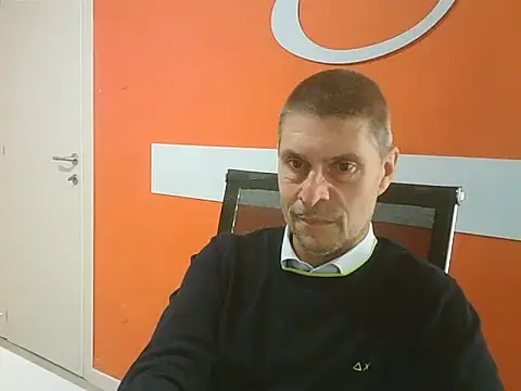 Snapshot of max79ve31 chatting on October 1, 11:49 am max79ve31 online show from October 1, 11:49 am