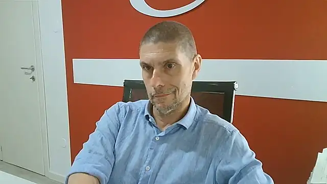 Snapshot of max79ve31 chatting on June 19, 12:20 pm max79ve31 online show from June 19, 12:20 pm