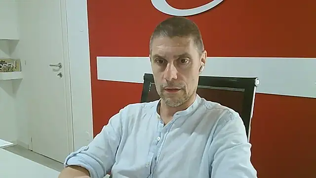 Snapshot of max79ve31 chatting on June 26, 2:54 pm max79ve31 online show from June 26, 2:54 pm