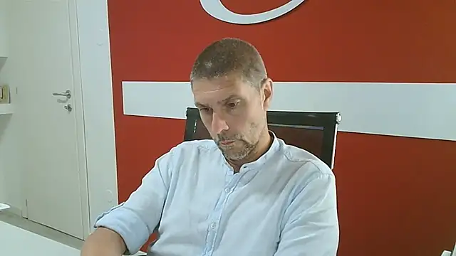 Snapshot of max79ve31 chatting on July 1, 11:34 am max79ve31 online show from July 1, 11:34 am