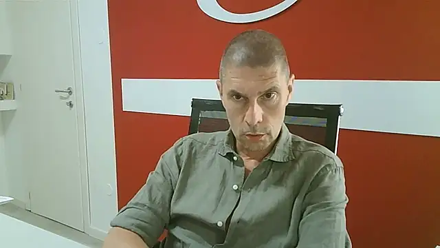 Snapshot of max79ve31 chatting on July 3, 11:38 am max79ve31 online show from July 3, 11:38 am