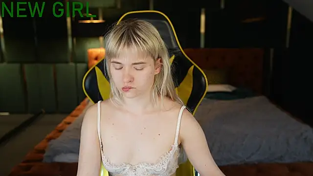 Ava kiss054 online show from May 2, 2:33 pm