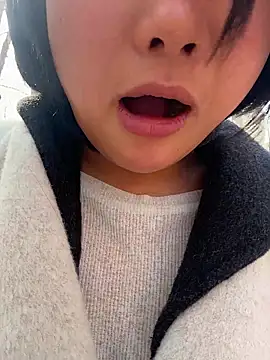 Snapshot of Fengbaby-555 chatting on March 8, 7:12 am Fengbaby-555 online show from March 8, 7:12 am