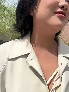 Snapshot of Fengbaby-555 chatting on April 12, 2:27 am Fengbaby-555 online show from April 12, 2:27 am