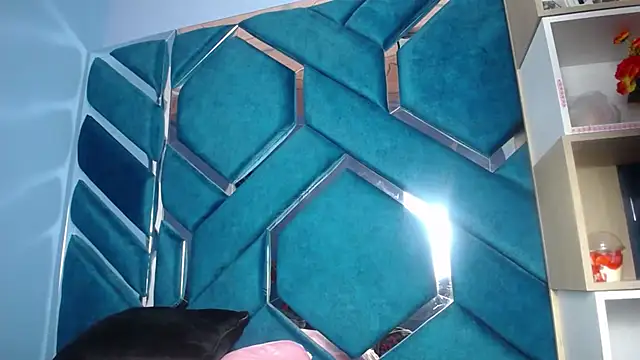 Lea Sweetly online show from September 20, 1:23 pm