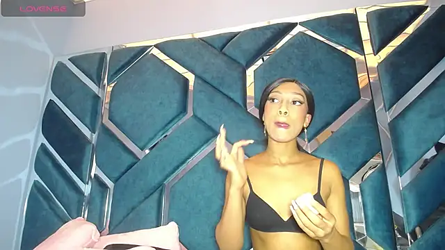 Lea Sweetly online show from November 4, 1:21 pm