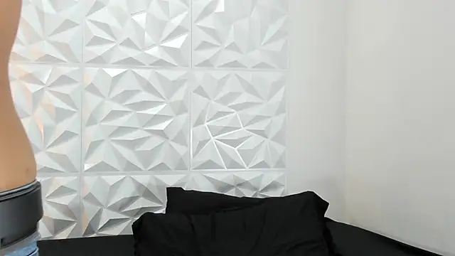 Snapshot of johan_miller0 chatting on September 30, 1:32 am johan miller0 online show from September 30, 1:32 am