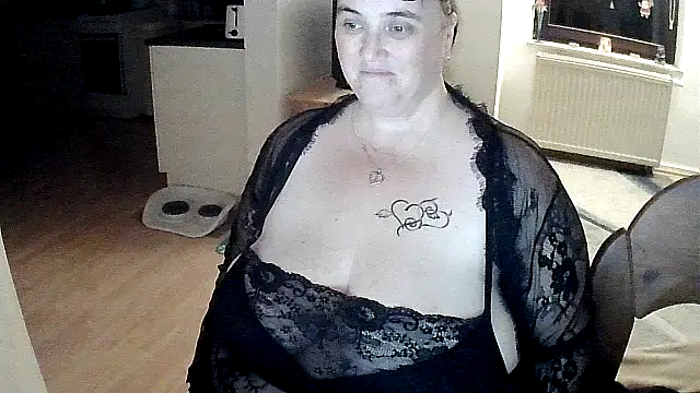 Minou1610 online show from November 10, 7:35 pm