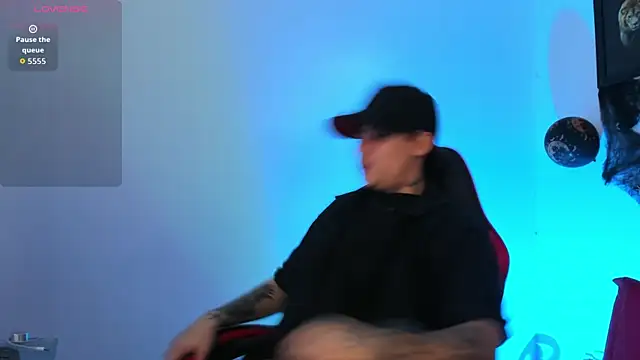 PeytonBox online show from November 1, 12:40 pm