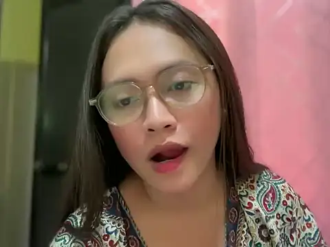 yourdevilsweettsx online show from February 6, 4:06 am