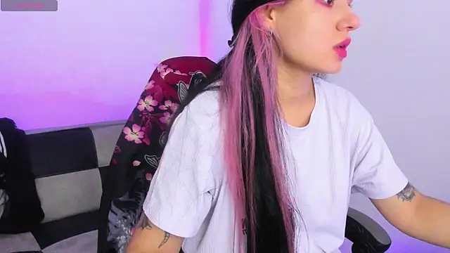 GwenHazel online show from October 2, 12:23 pm